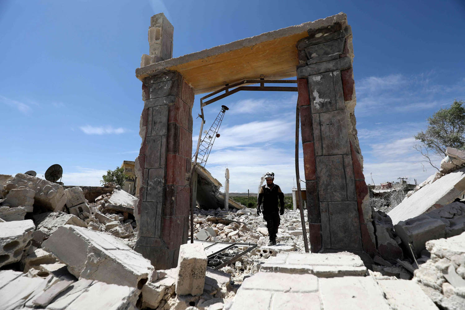 بقايا مسجد ترض للقصف في معرة الصين في ريف ادلب