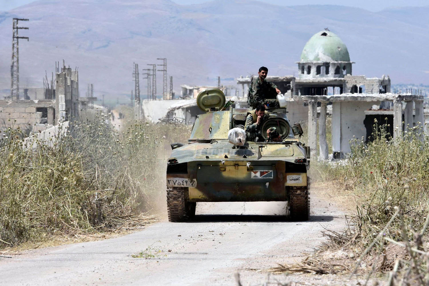 دبابة سورية تدخل منطقة كفر نبودة شمال حماة