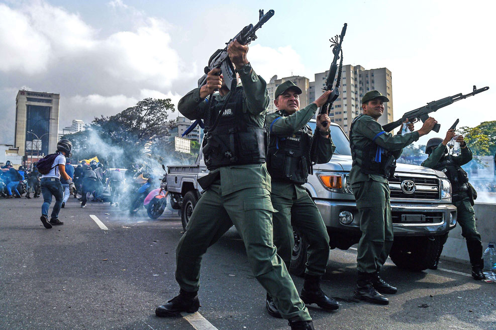 متمردون من الجيش الفنزويلي حاولوا السيطرة على الحكم