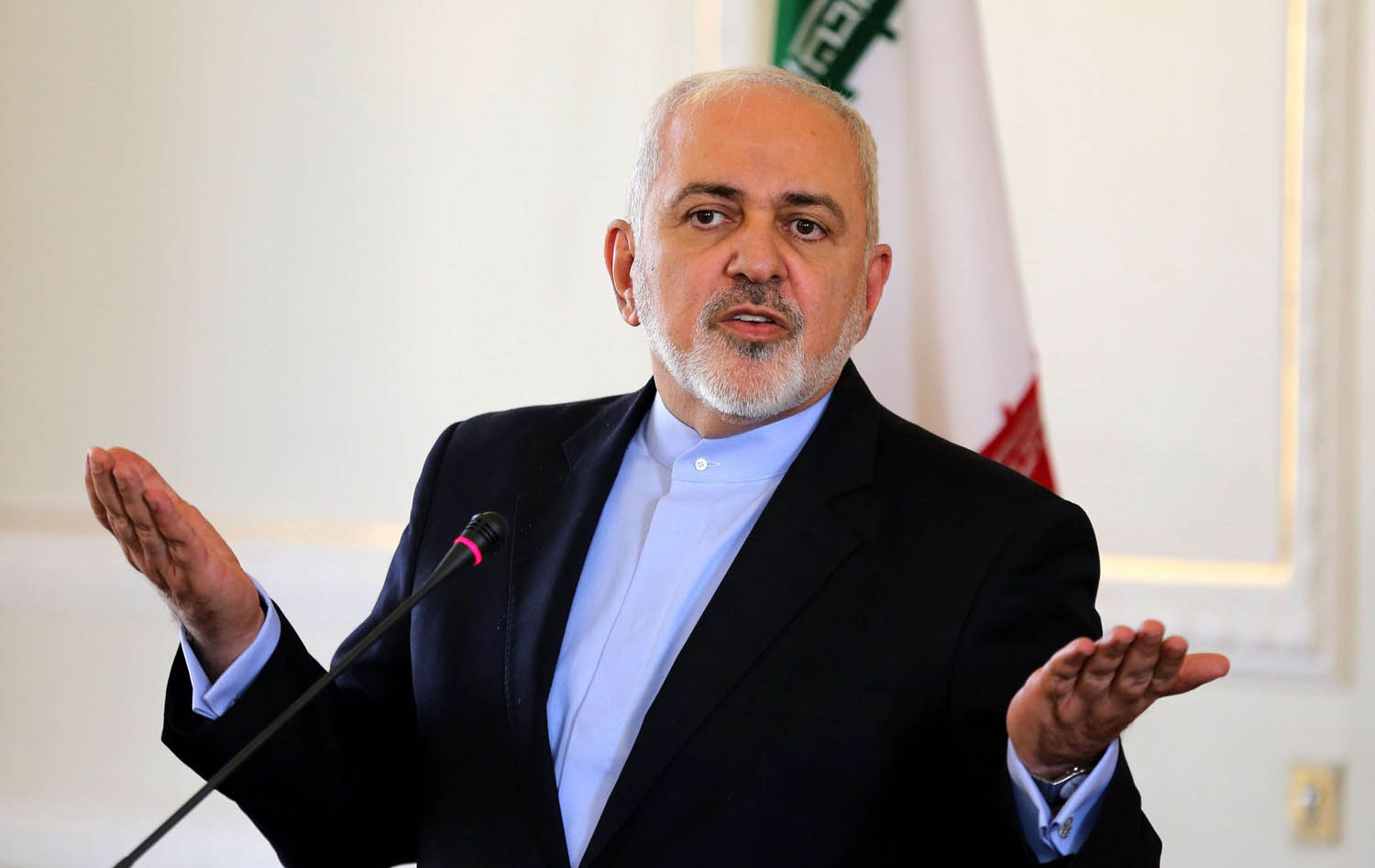 وزير الخارجية الإيراني محمد جواد ظريف في مؤتمر صحفي في طهران