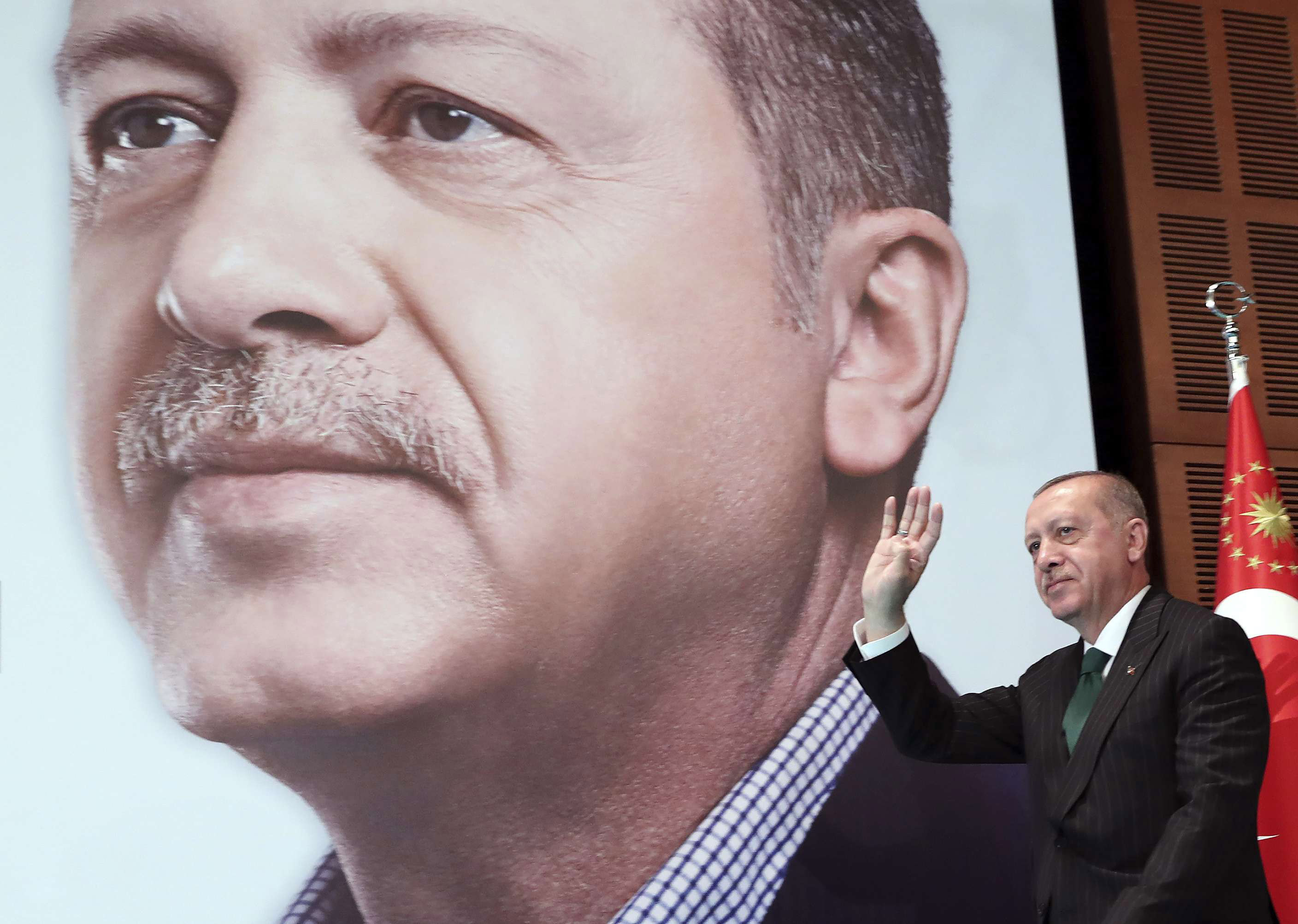 تضخم "الأنا" لدى أردوغان أحد أهم أسباب تضخم الاقتصاد التركي