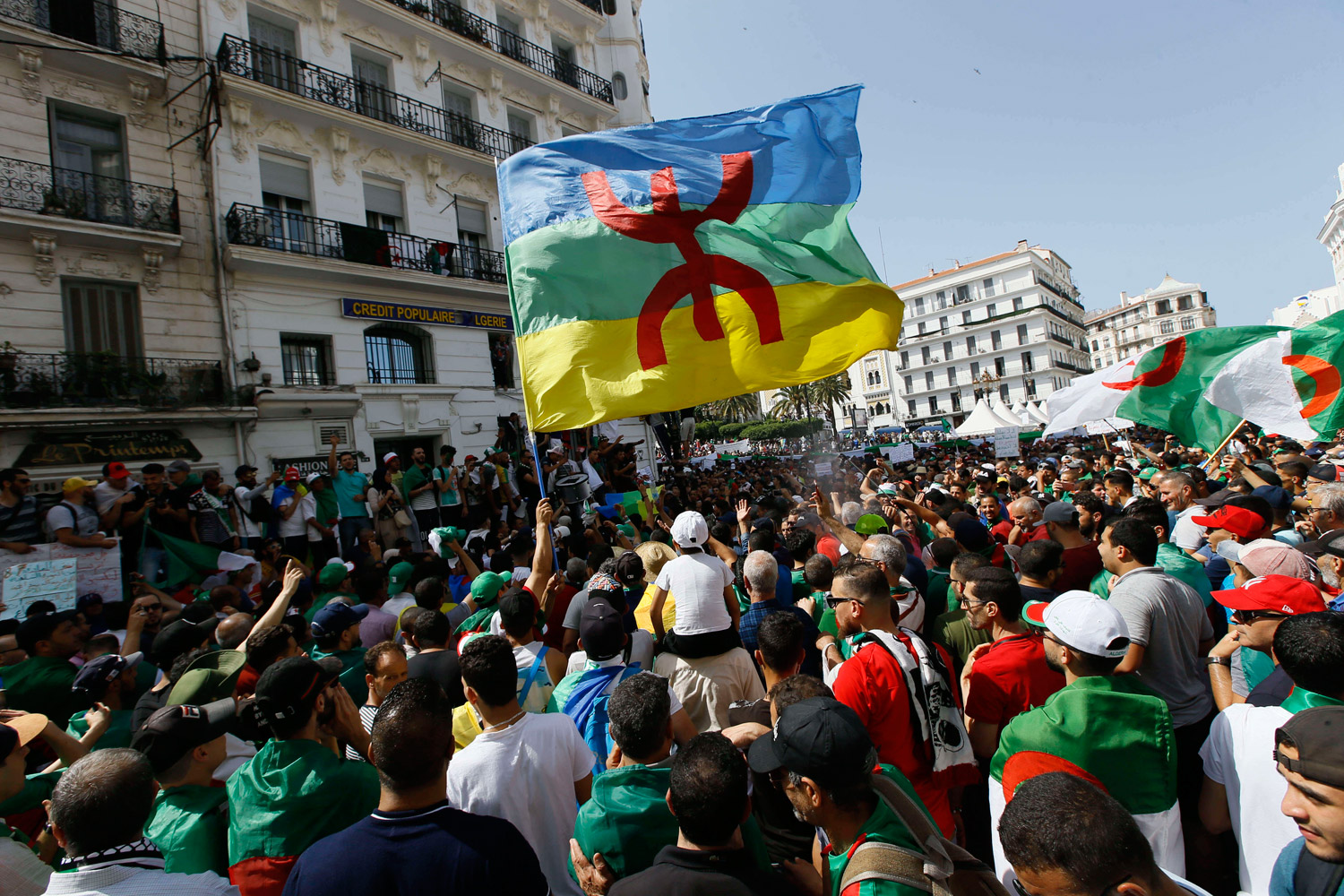 الأمازيغ أول من خرج للتظاهر ضد عهدة بوتفليقة الخامسة 