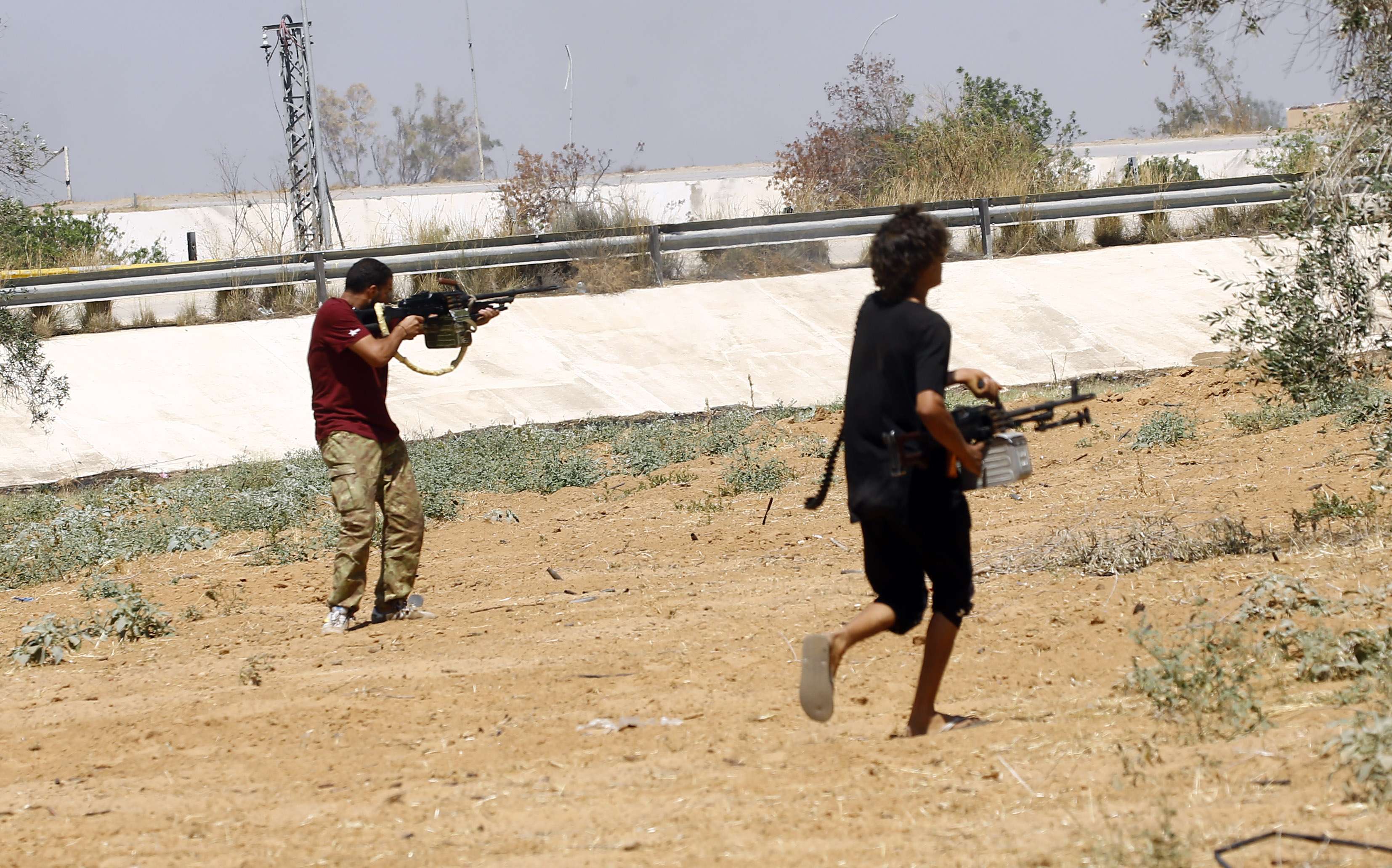 مقاتلون من قوات حكومة الوفاق