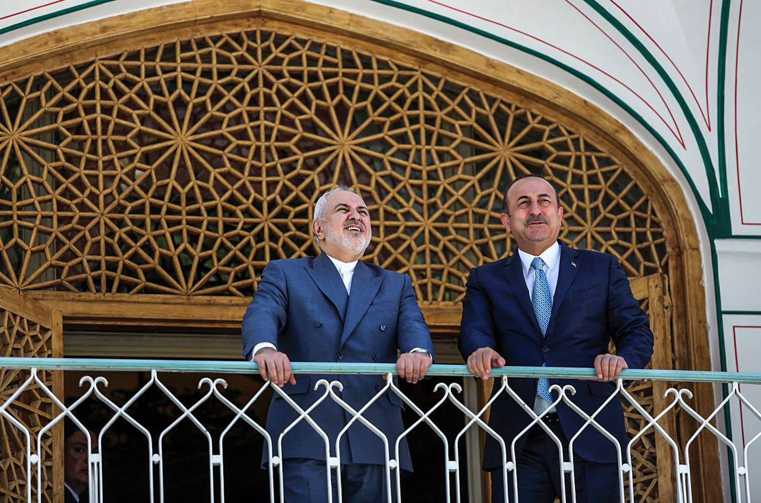 وزيرا الخارجية الإيراني محمد جواد ظريف والتركي مولود جاويش أوغلو