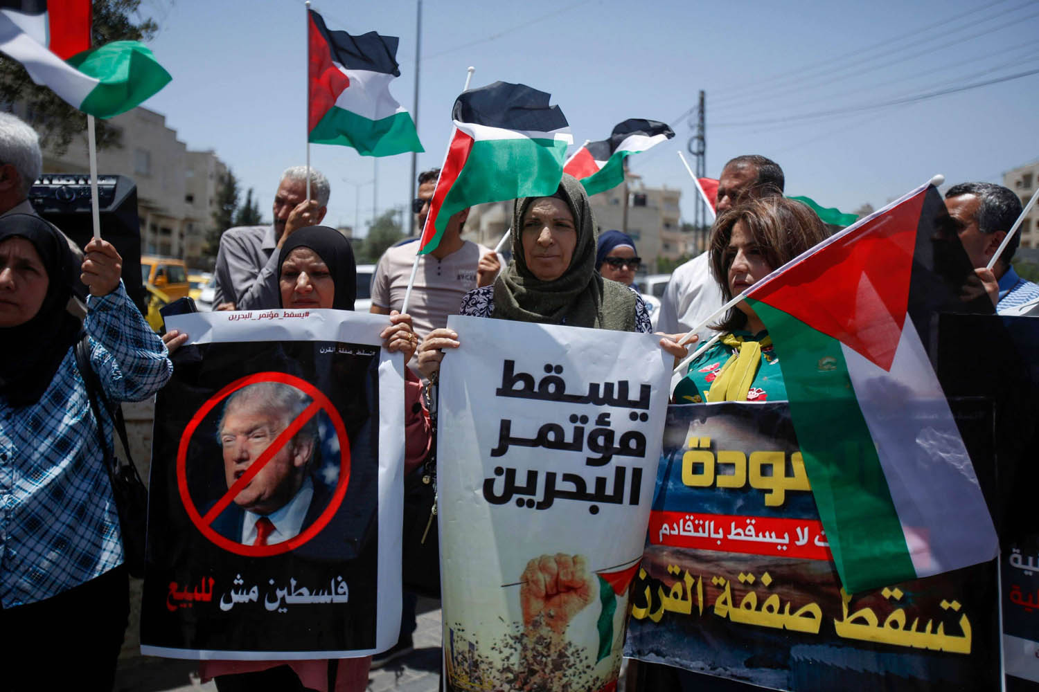 متظاهرون فلسطينيون ضد "ورشة البحرين"