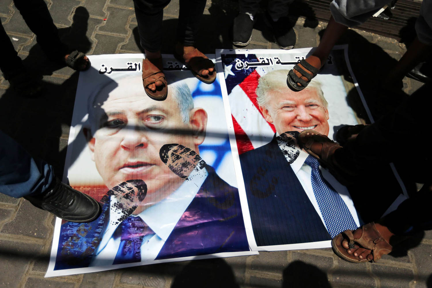فلسطينيون يتظاهرون احتجاجا على ورشة البحرين