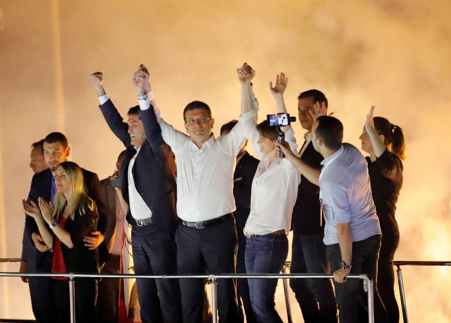 أكرم امام أوغلو يحتفل بانتصاره الكبير في اسطنبول