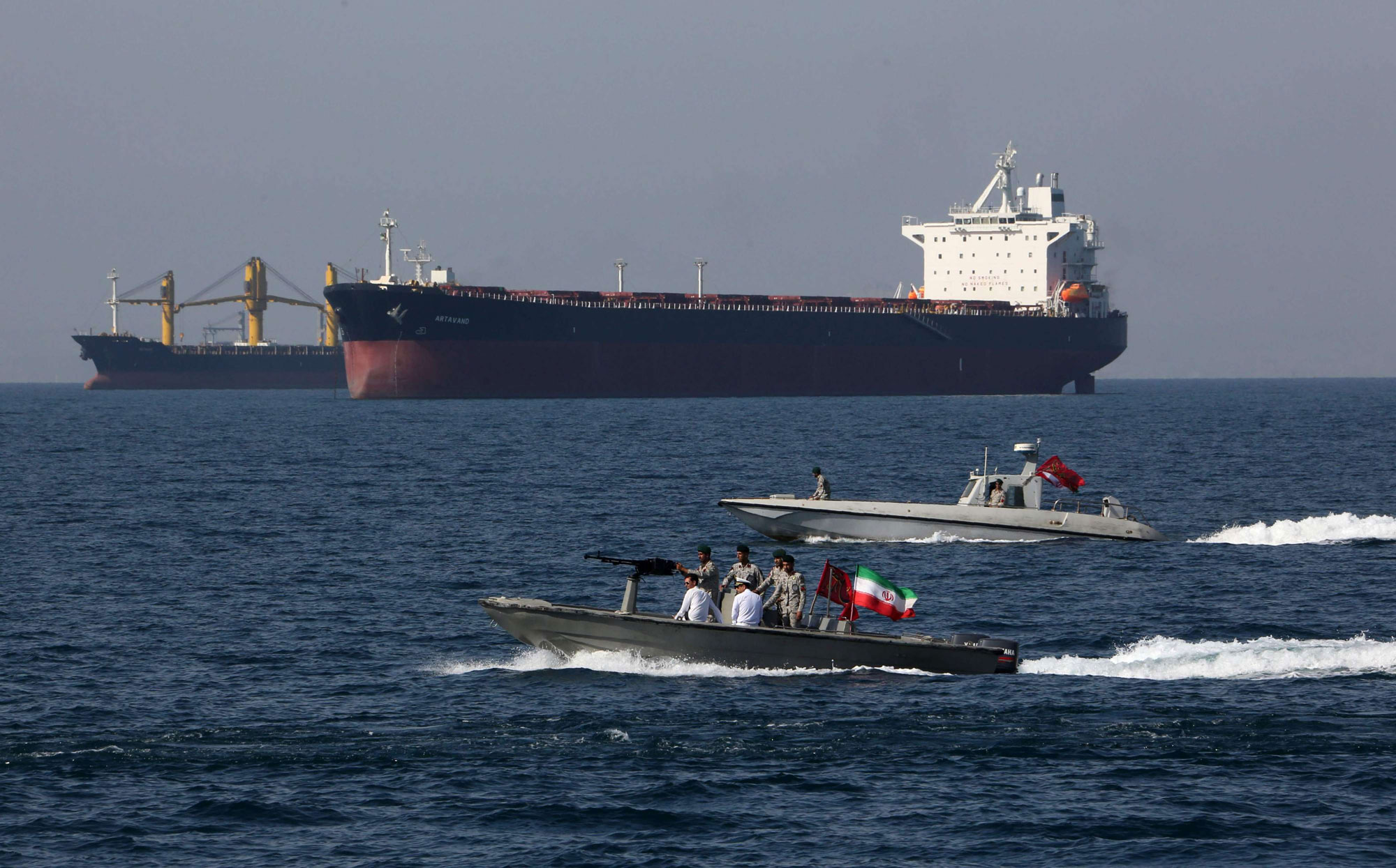 إيران تشكل أكبر تهديد للملاحة البحرية في الممرات الحيوية لنقل امدادات النفط