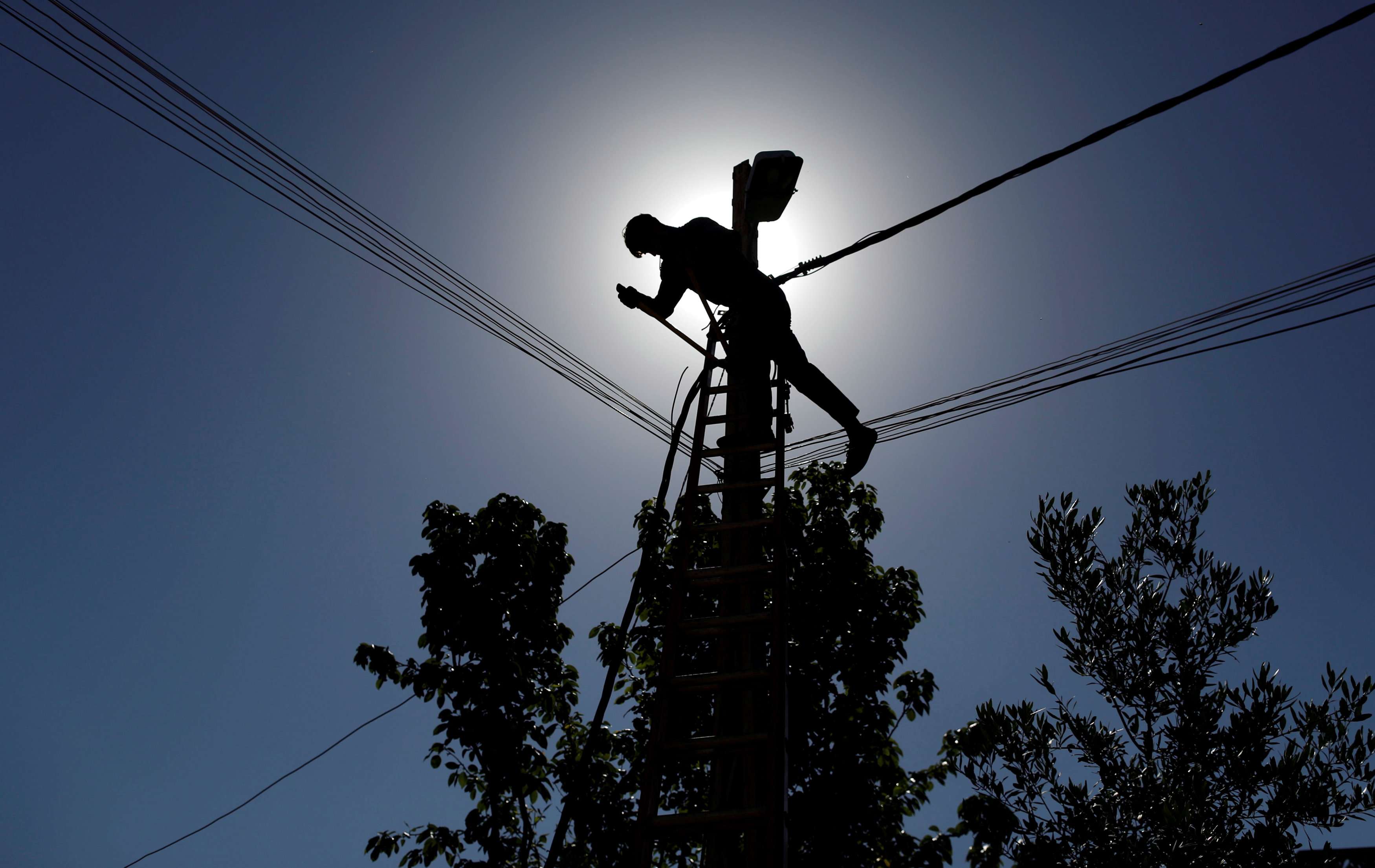 العراق يستقبل الصيف بخلية أزمة لمعالجة نقص الكهرباء