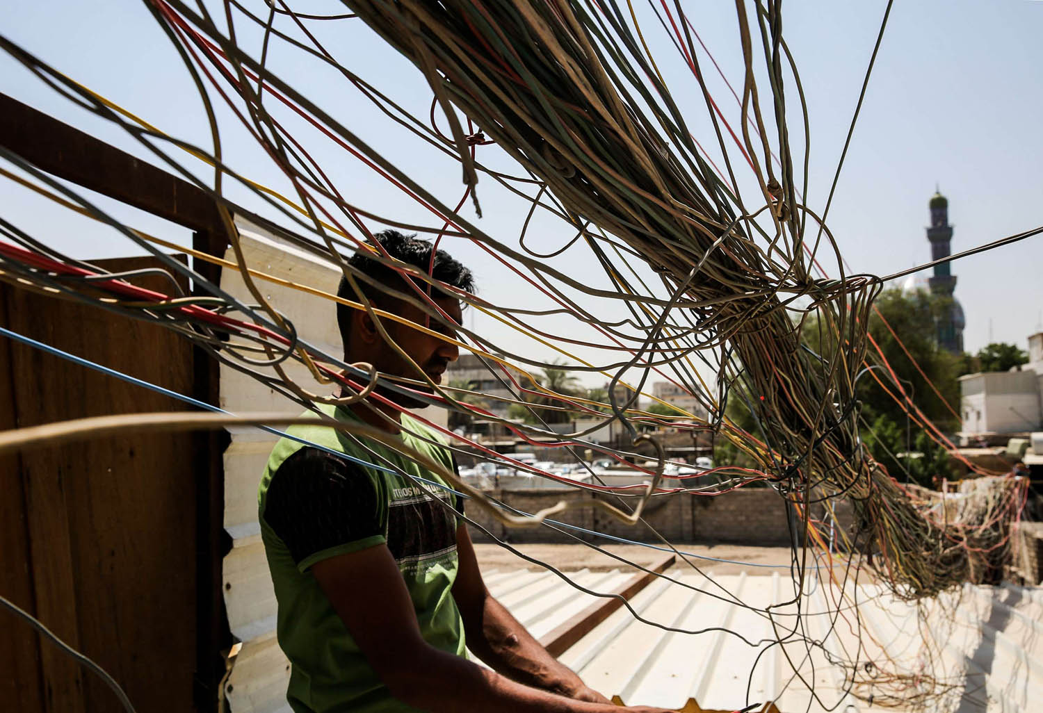 تقني عراقي يمدد بدائل من مولدات للكهرباء