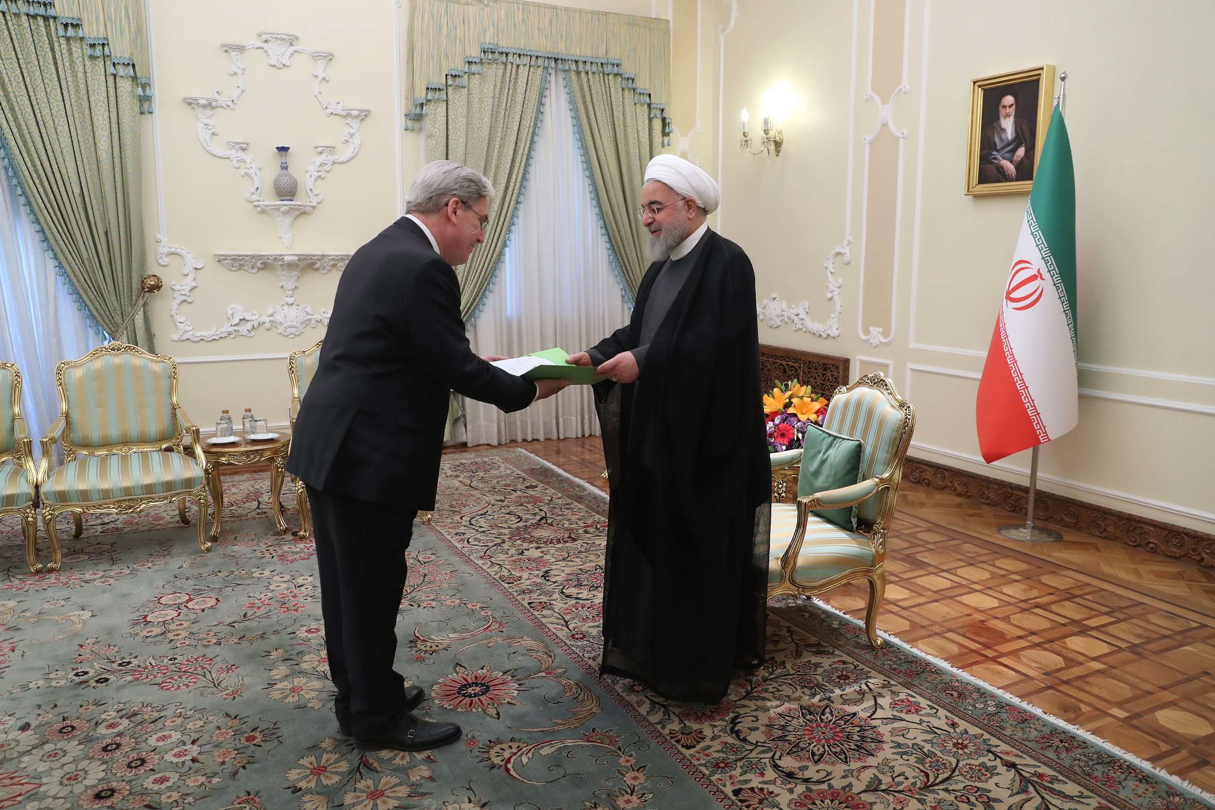 روحاني يدعو الأوروبيين للحفاظ على الاتفاق النووي
