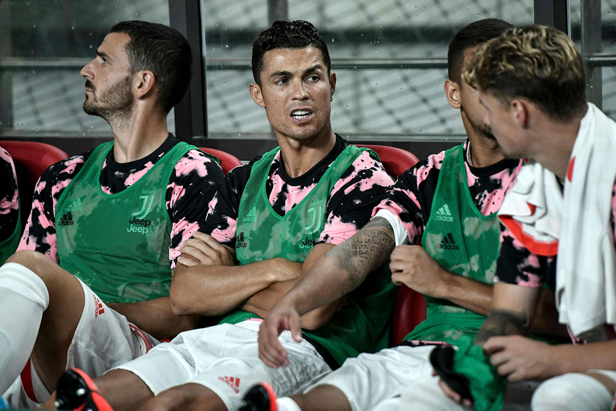 الجماهير الكورية الجنوبية تهتف باسم النجم رونالدو