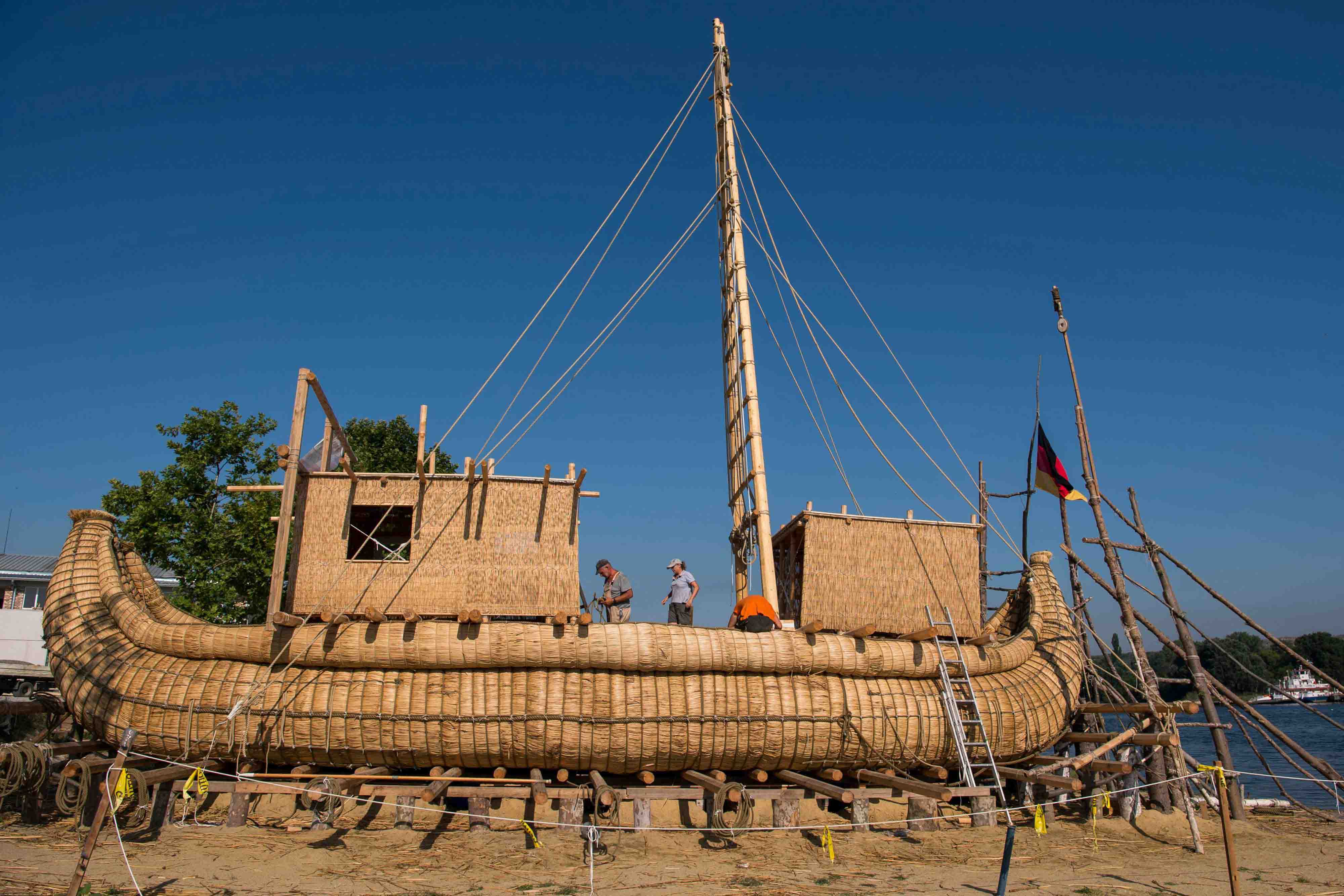 Large bundles of totora reed were lashed together with ropes to form the main body of the vessel before it was equipped with a wooden mast 