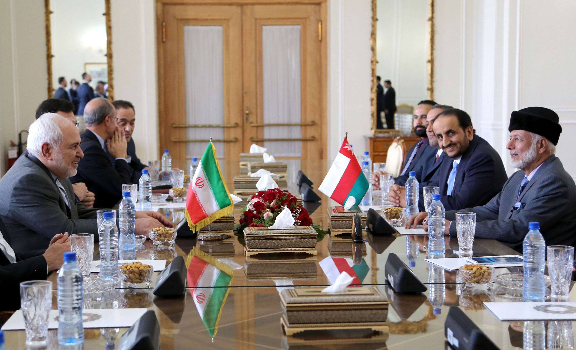 وزير الخارجية العماني أجرى مباحثات في طهران حول ضمان أمن الملاحة البحرية في هرمز