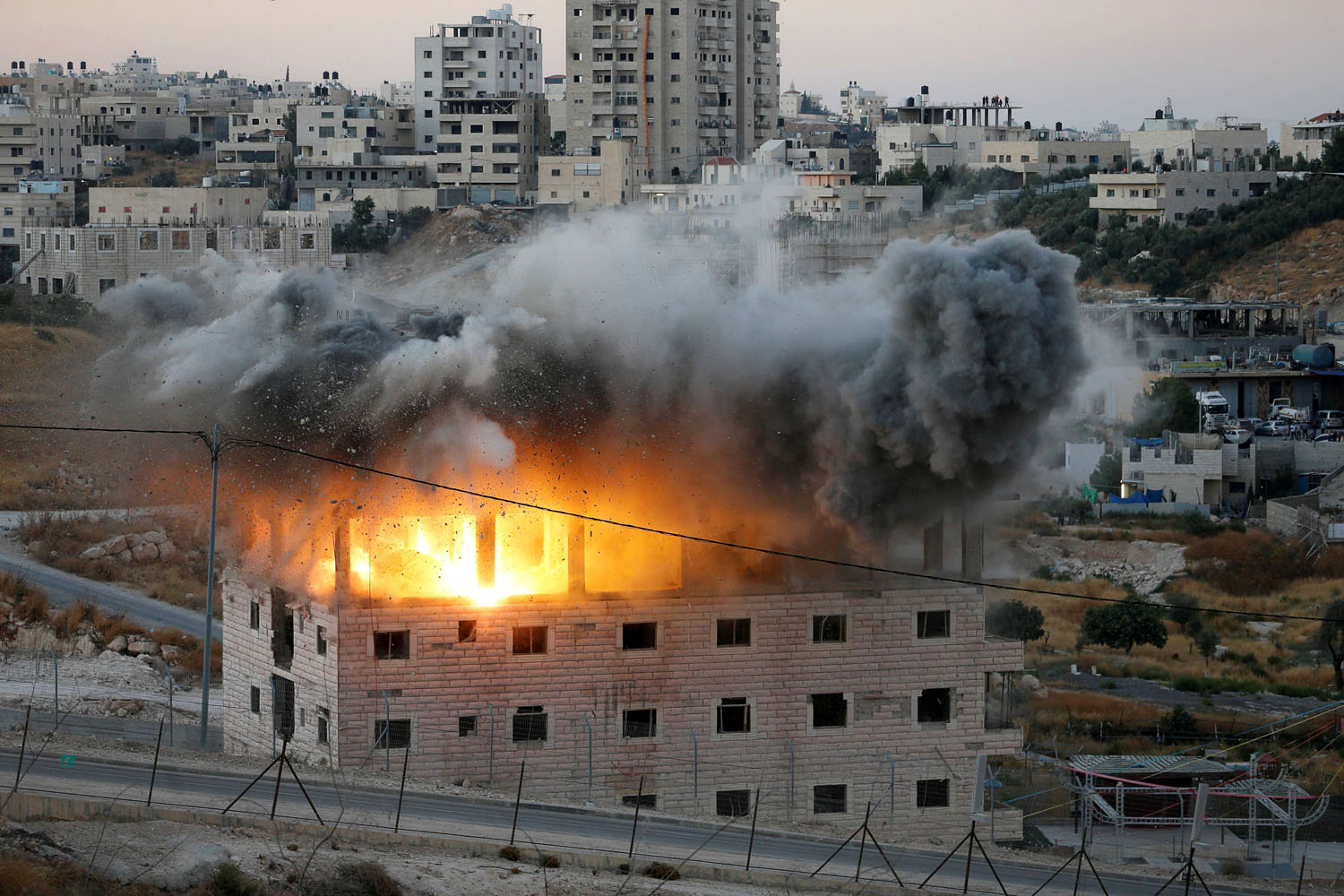 المباني على أراض خاضعة نظريا للسلطة الفلسطينية