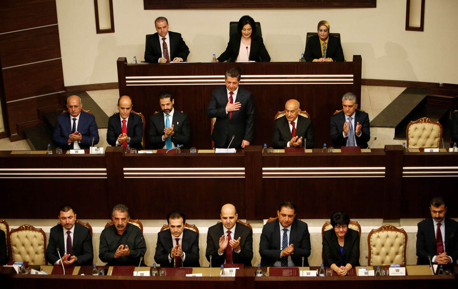 رئيس الحكومة الكردية مسرور بارزاني في جلسة الحصول على الثقة