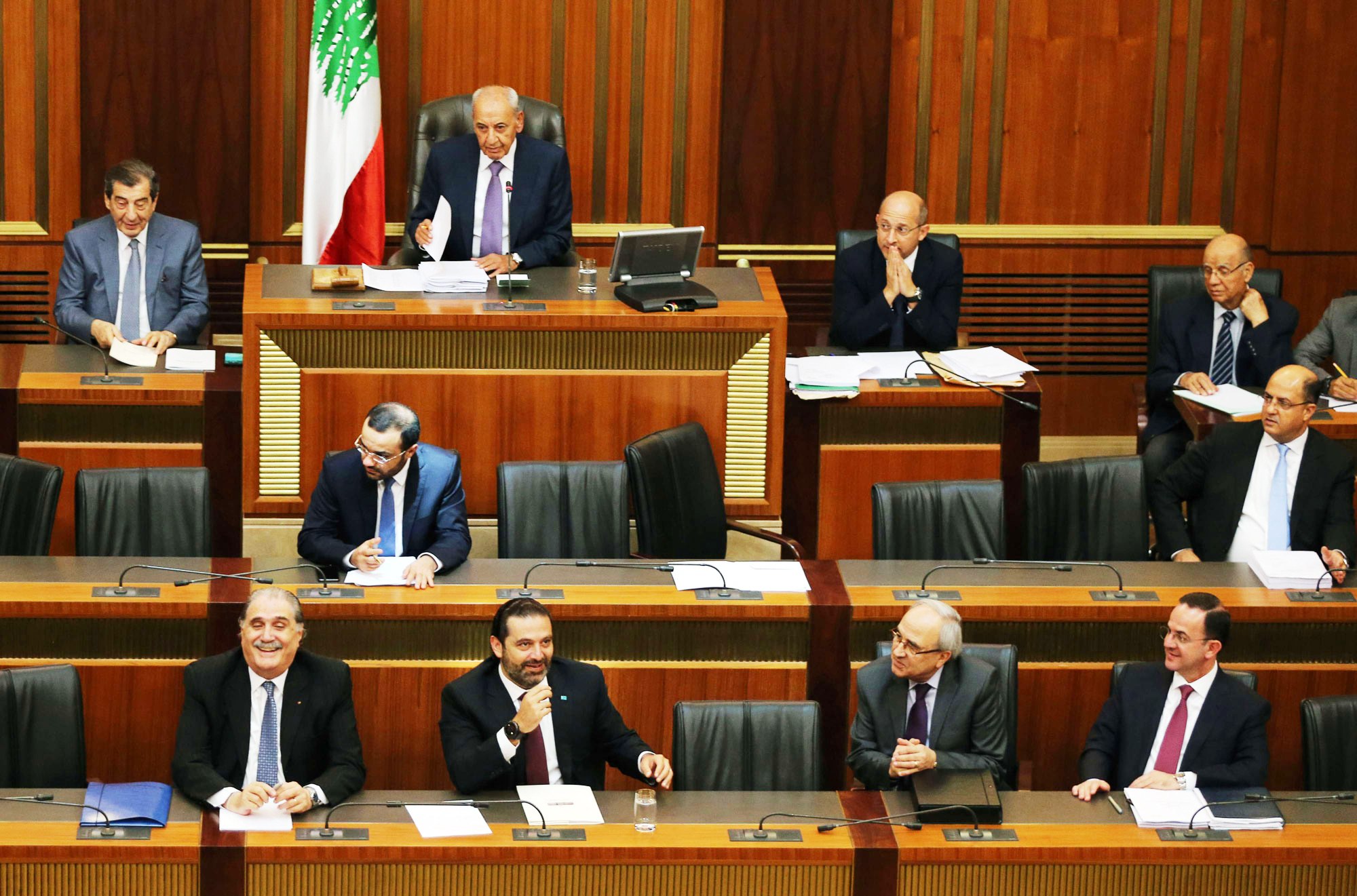 حكومة الحريري اجتازت اختبار اقرار الموازنة في انتظار احتواء الغضب في الشارع اللبناني