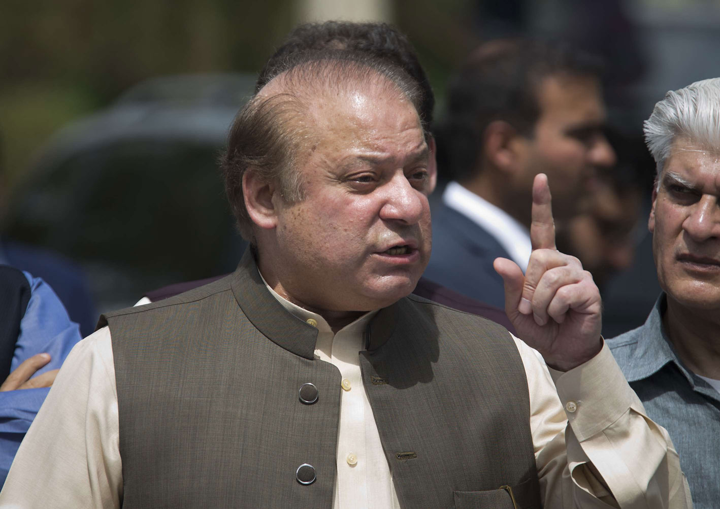 رئيس الوزراء الباكستاني السابق نواز شريف في السجن بتهمة فساد