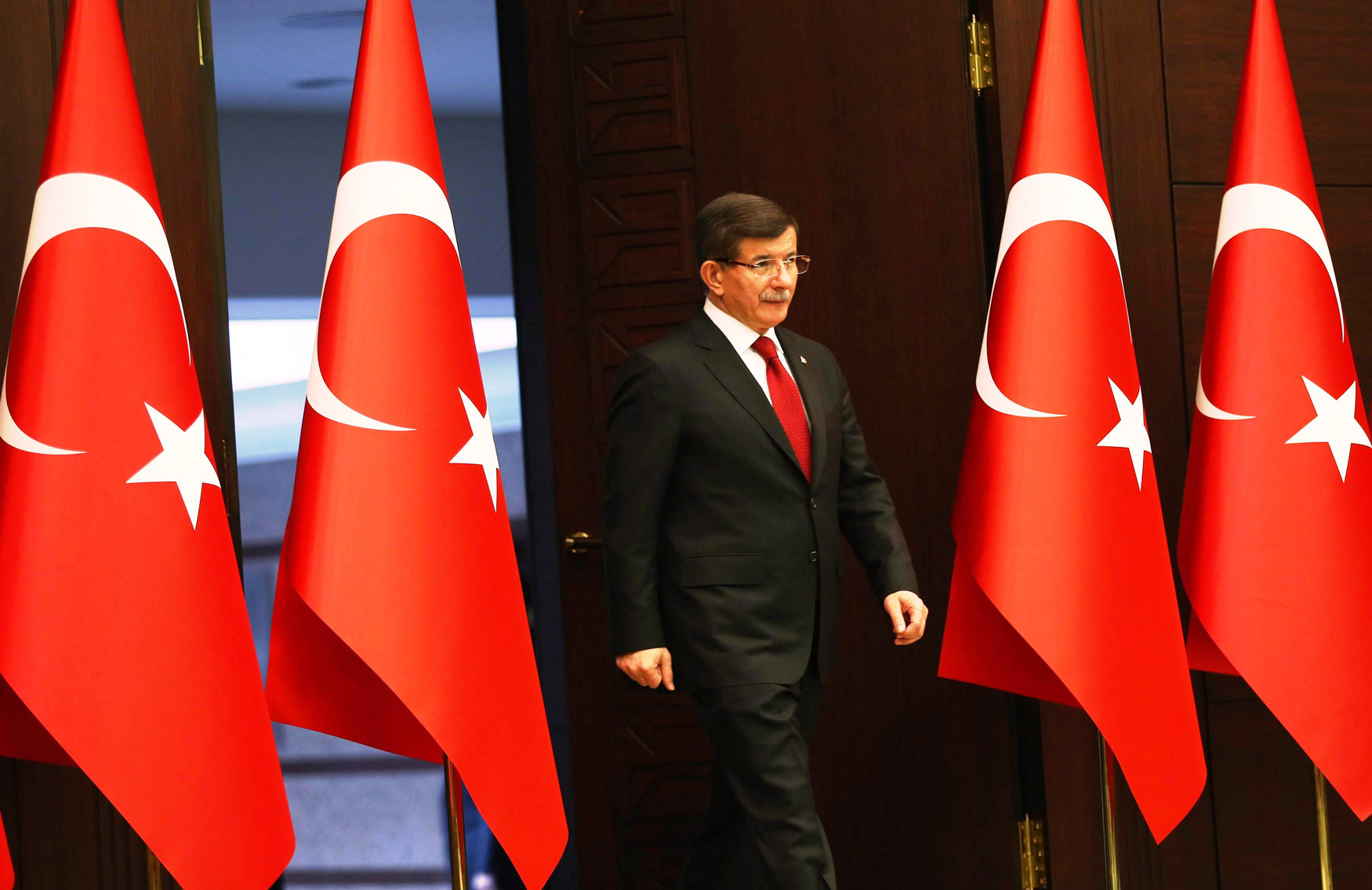 أحمد داوود أغلو برز اسمه كرجل المرحلة القادمة مع تأزم الوضع في تركيا سياسيا واقتصاديا