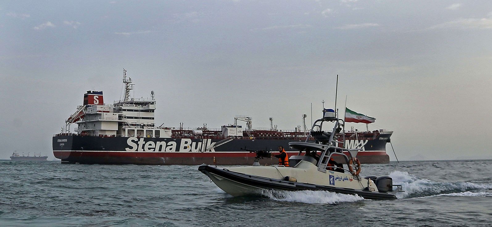 إيران تؤجج التوتر في الخليج وترفض في الوقت ذاته عسكرة الممرات المائية الحيوية للملاحة البحرية
