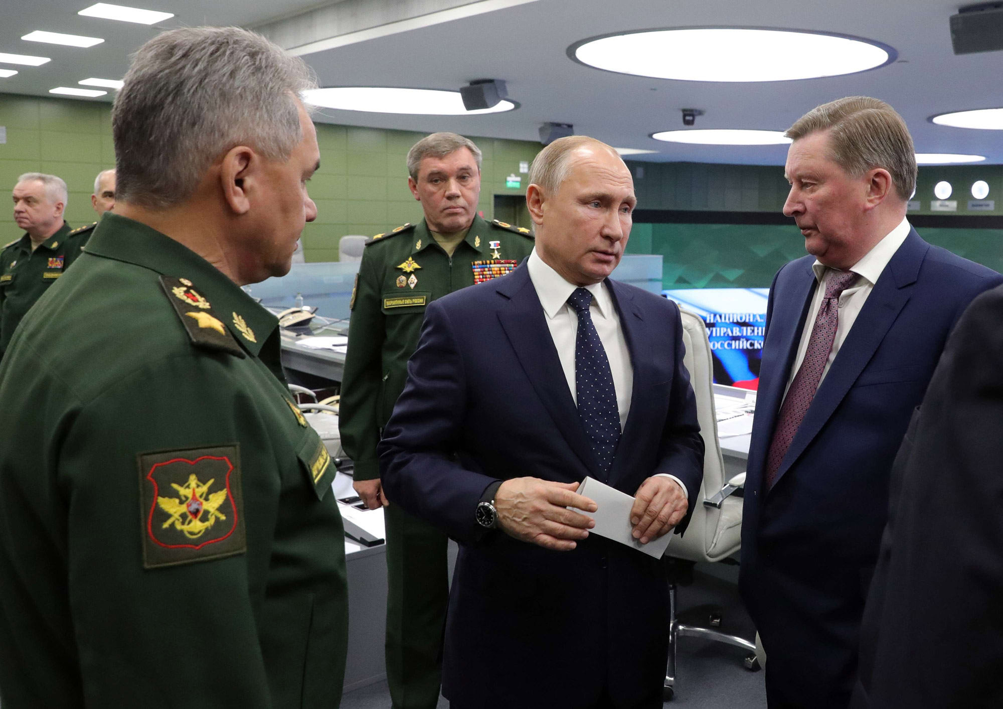 بوتين يجتمع برئيس أركان الجيش ووزير الدفاع