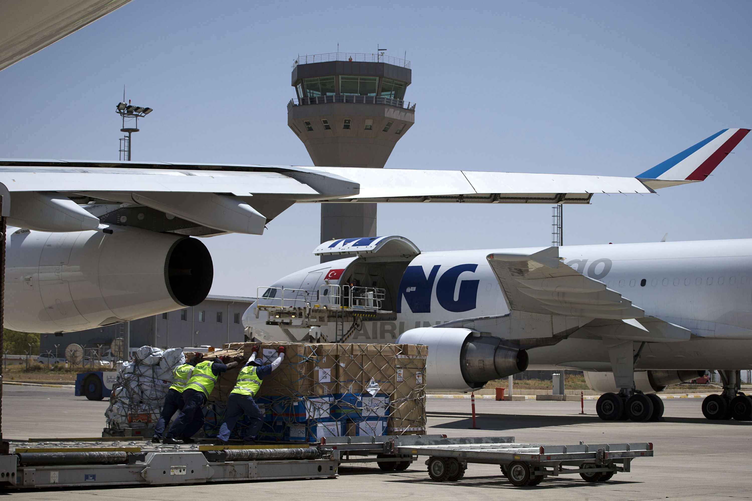 قطاع الشحن الجوي يتراجع جراء الأزمة التجارية