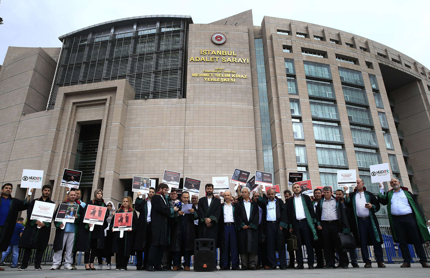 حملة تطهير غير مسبوقة شنها أردوغان ضد المحامين والقضاة منذ انقلاب 2016