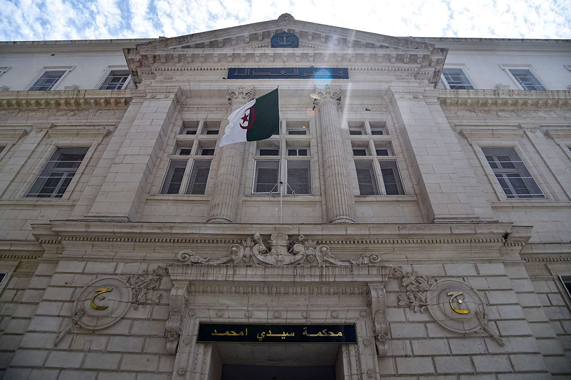 محاكم الجزائر تفتح قضايا فساد للمرة الأولى بعد تنحية بوتفليقة