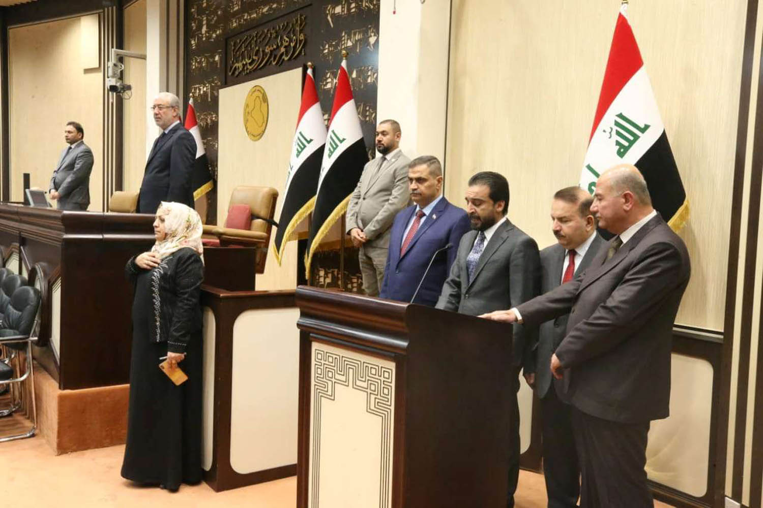رئيس البرلمان العراقي محمد الحلبوسي أثناء تأدية وزراء اليمين