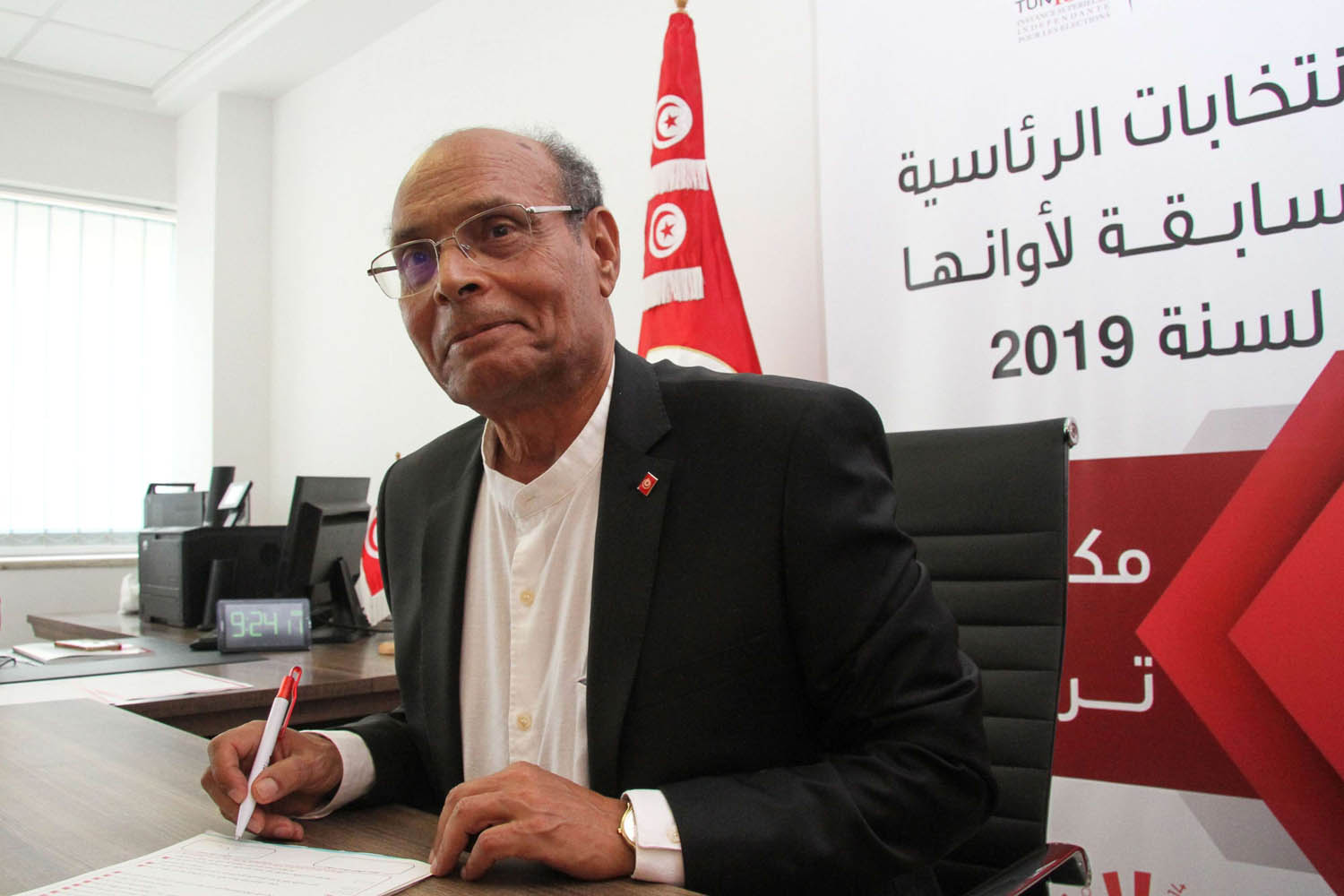 الرئيس التونسي السابق المنصف المرزوقي يقدم أوراق ترشيحه