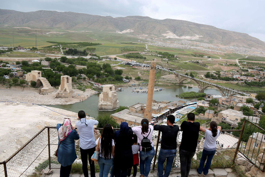 سد إليسو  يهدد بغمر اثار تركية يعود تاريخها لمئات السنين وبتهجير سكان المنطقة