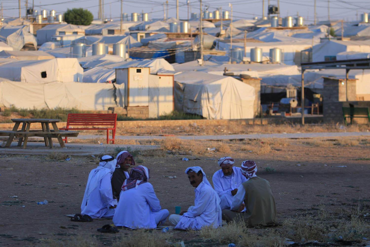 يزيديون عراقيون في مخيم ايواء قرب دهوك