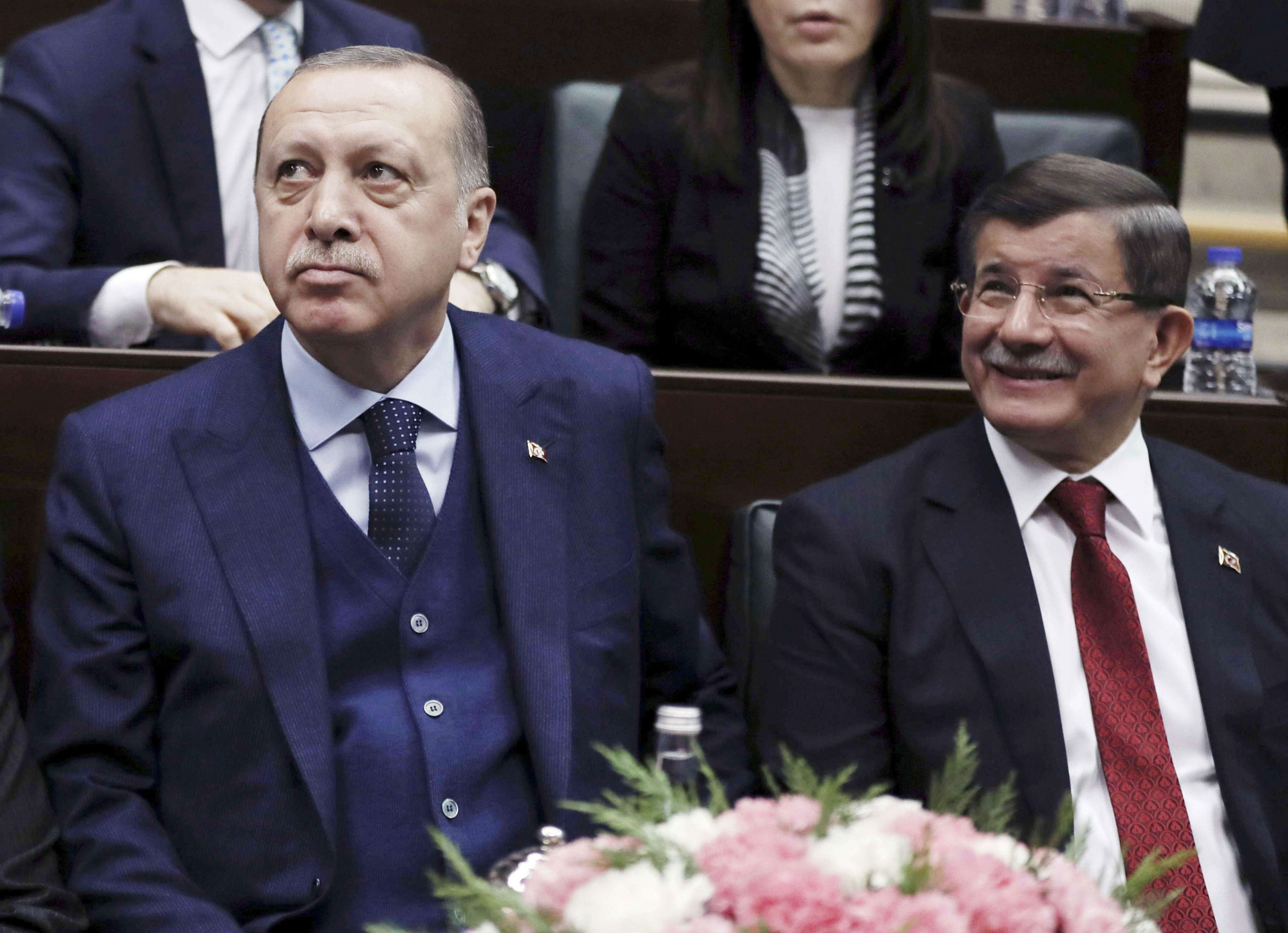 استقالة أحمد داوود أغلو تهزّ حزب أردوغان