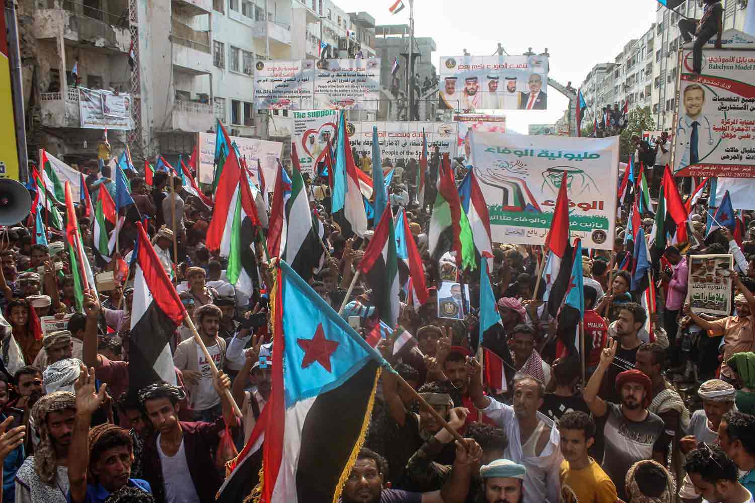 اليمنيون عبروا عن امتنانهم لما يقوم به التحالف لإعادة السلام لليمن
