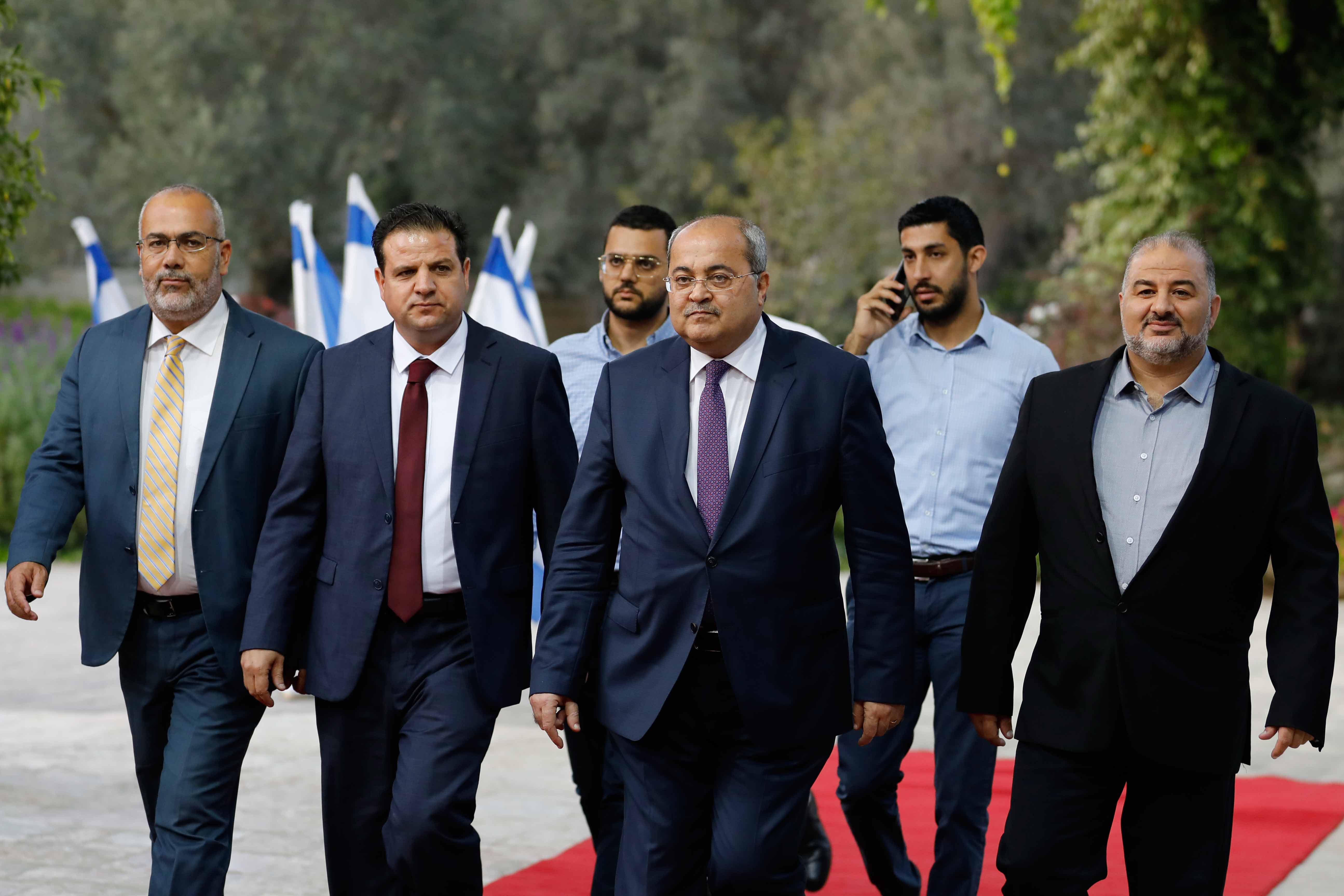 استئناف جهود السلام الجادة مع الفلسطينيين أحد شروط الأحزاب العربية لرئيس الوزراء الجديد