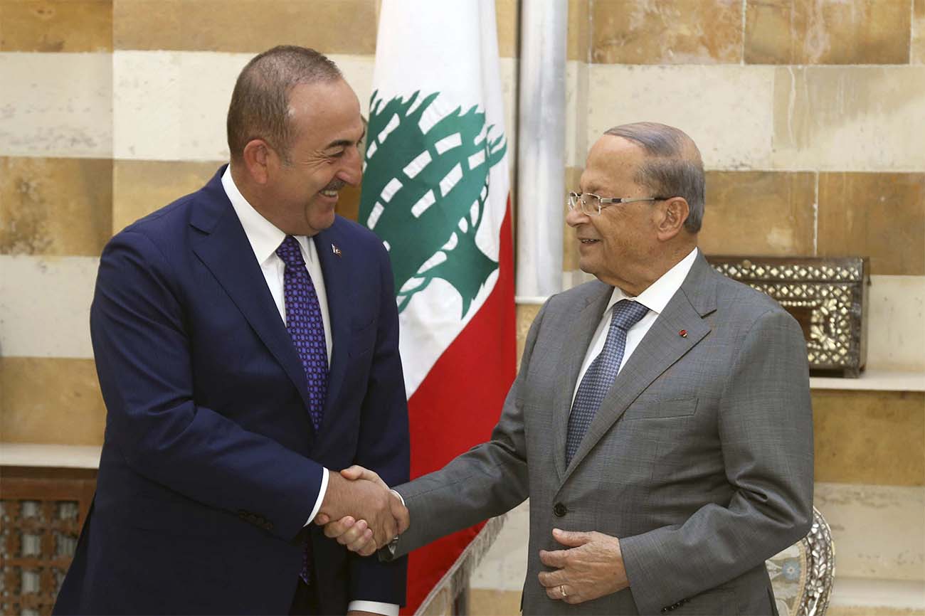 Lebanese President Michel Aoun (R) shakes hands with Turkish FM Mevlut Cavusoglu in Beiteddine Palace  