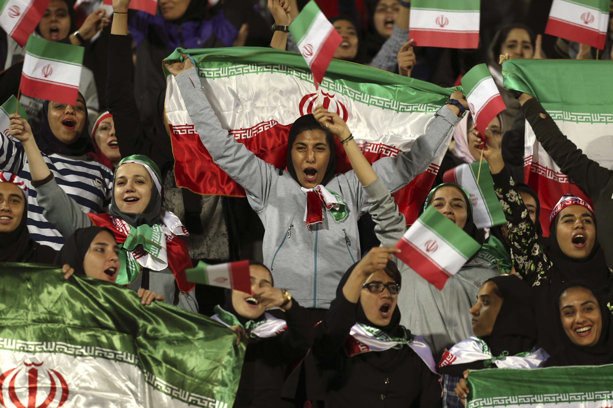 ضغوط على ايران للسماح للنساء بحضور المباريات