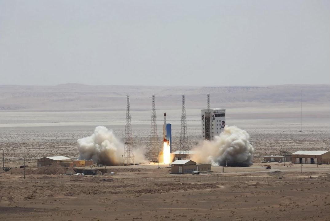 اطلاق صاروخ في اطار برنامج ايران الفضائي