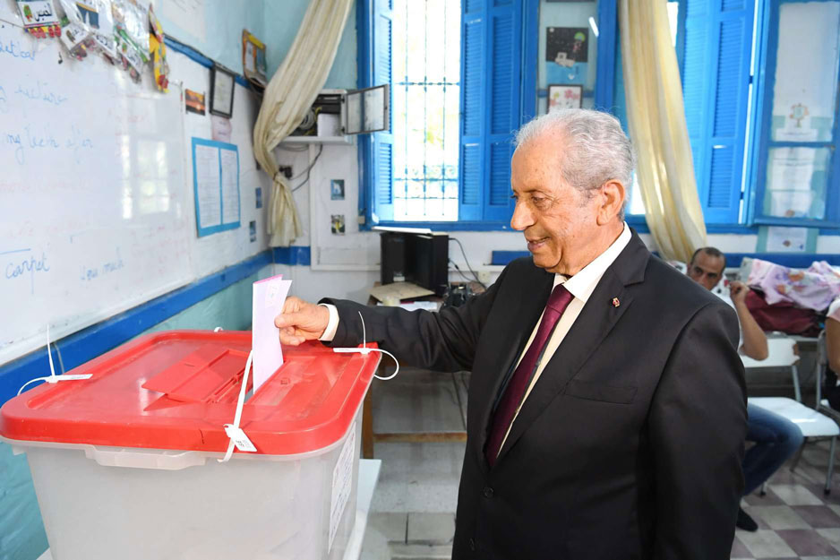 الرئيس التونسي محمد الناصر يختار رئيسه