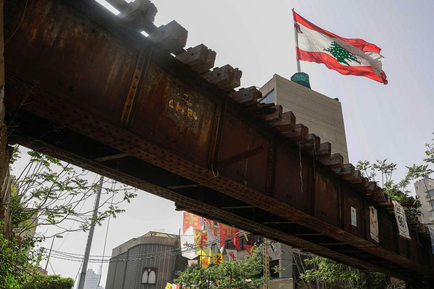 بقايا جسر لسكك الحديد من العهد العثماني في بيروت