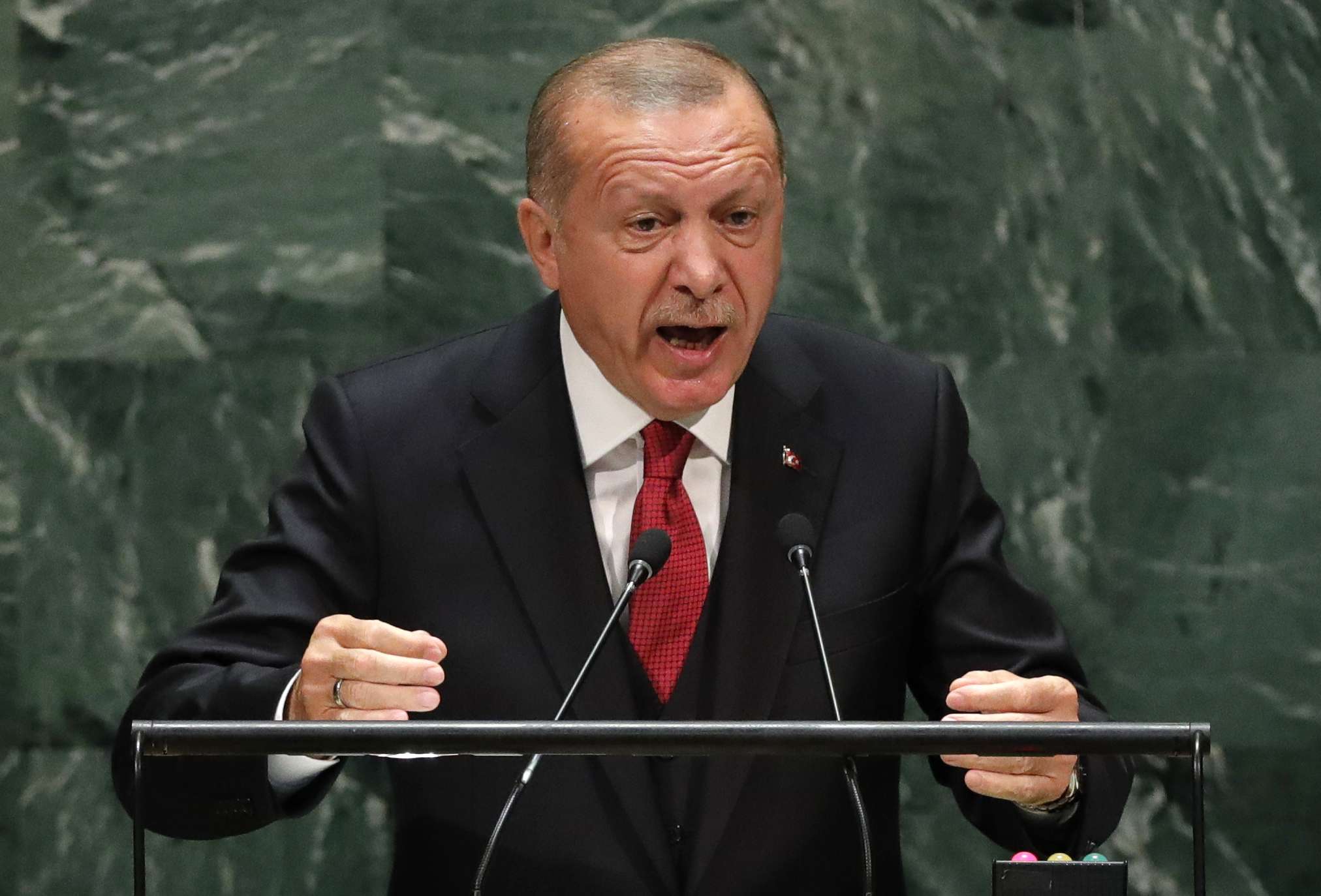 أزمة تركيا تدفع أردوغان للاستثمار في الفوضى الإيرانية 