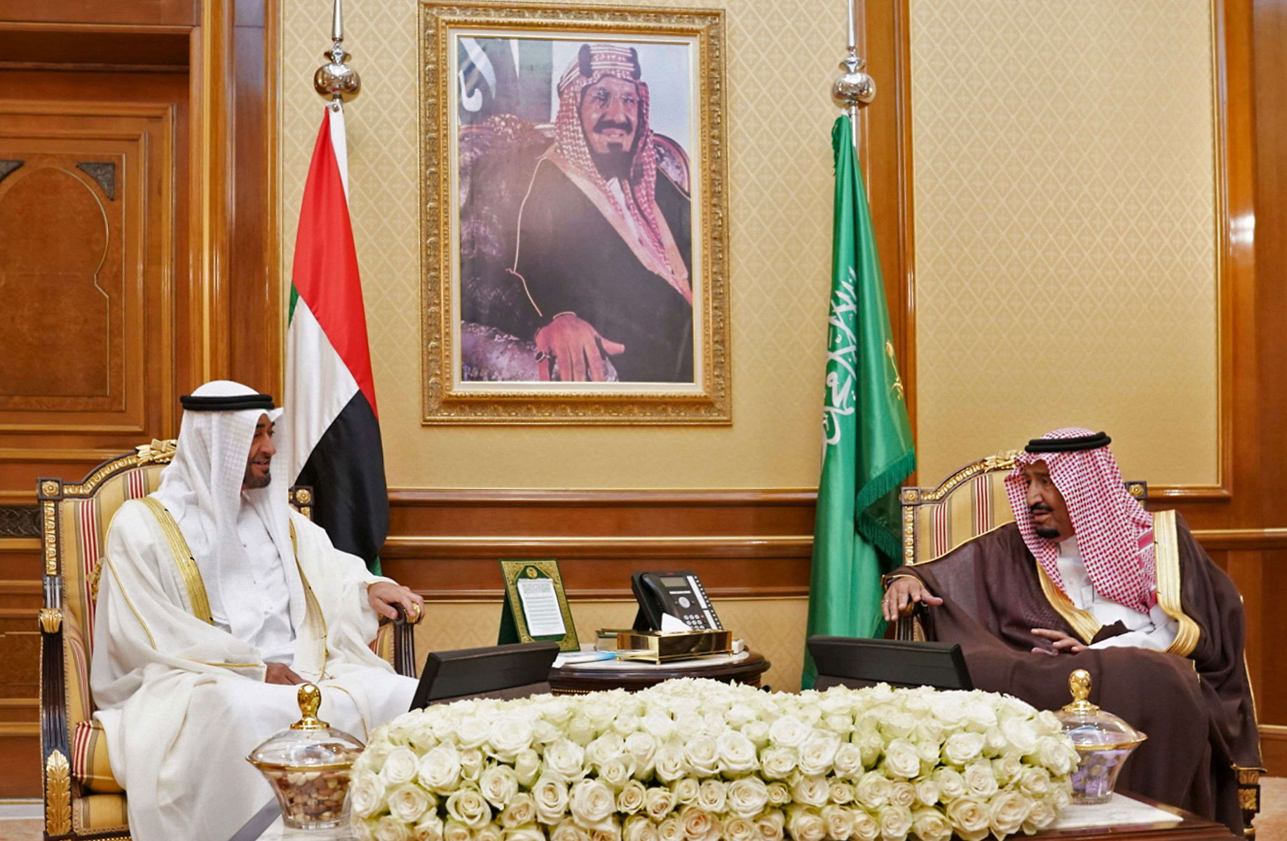 العاهل السعودي الملك سلمان وولي عهد أبوظبي الشيخ محمد بن زايد آل نهيان