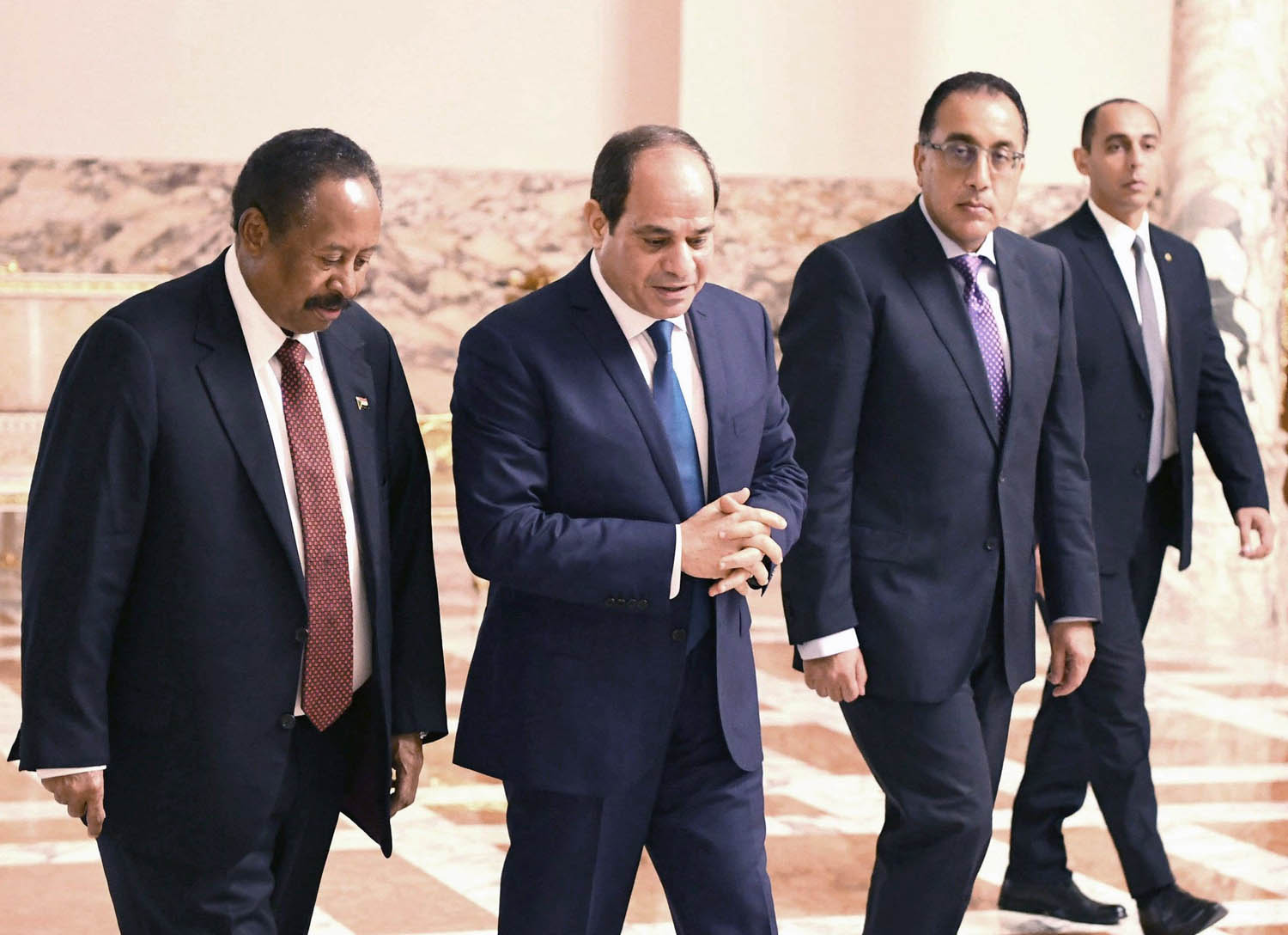الرئيس المصري عبدالفتاح السيسي يستقبل رئيس الحكومة السودانية الجديد عبدالله حمدوك