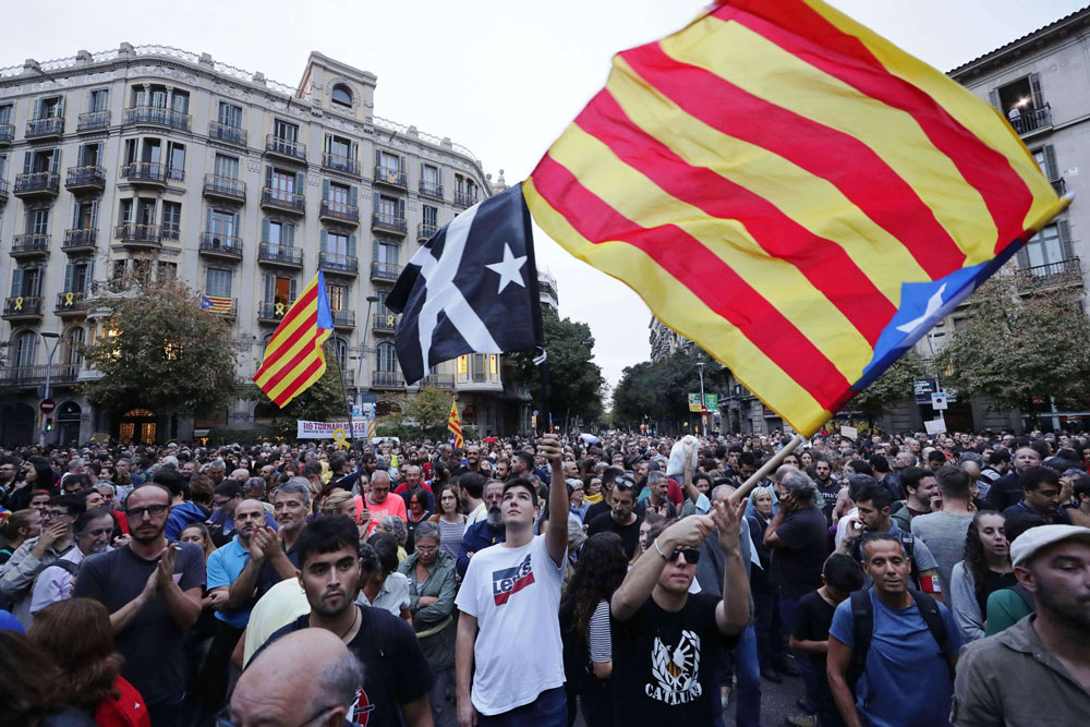 احتجاجات في إقليم كاتالونيا بشأن الانفصال عن إسبانيا