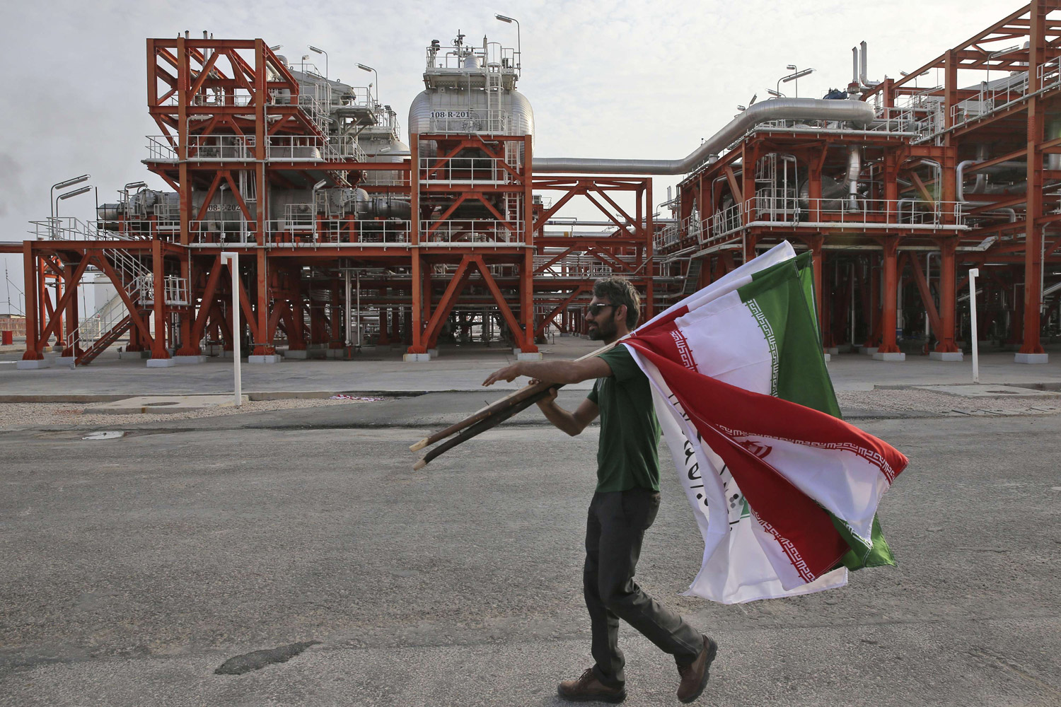 شركة النفط الإيرانية العاجزة تتكبد مصاريف التطوير في الحقل