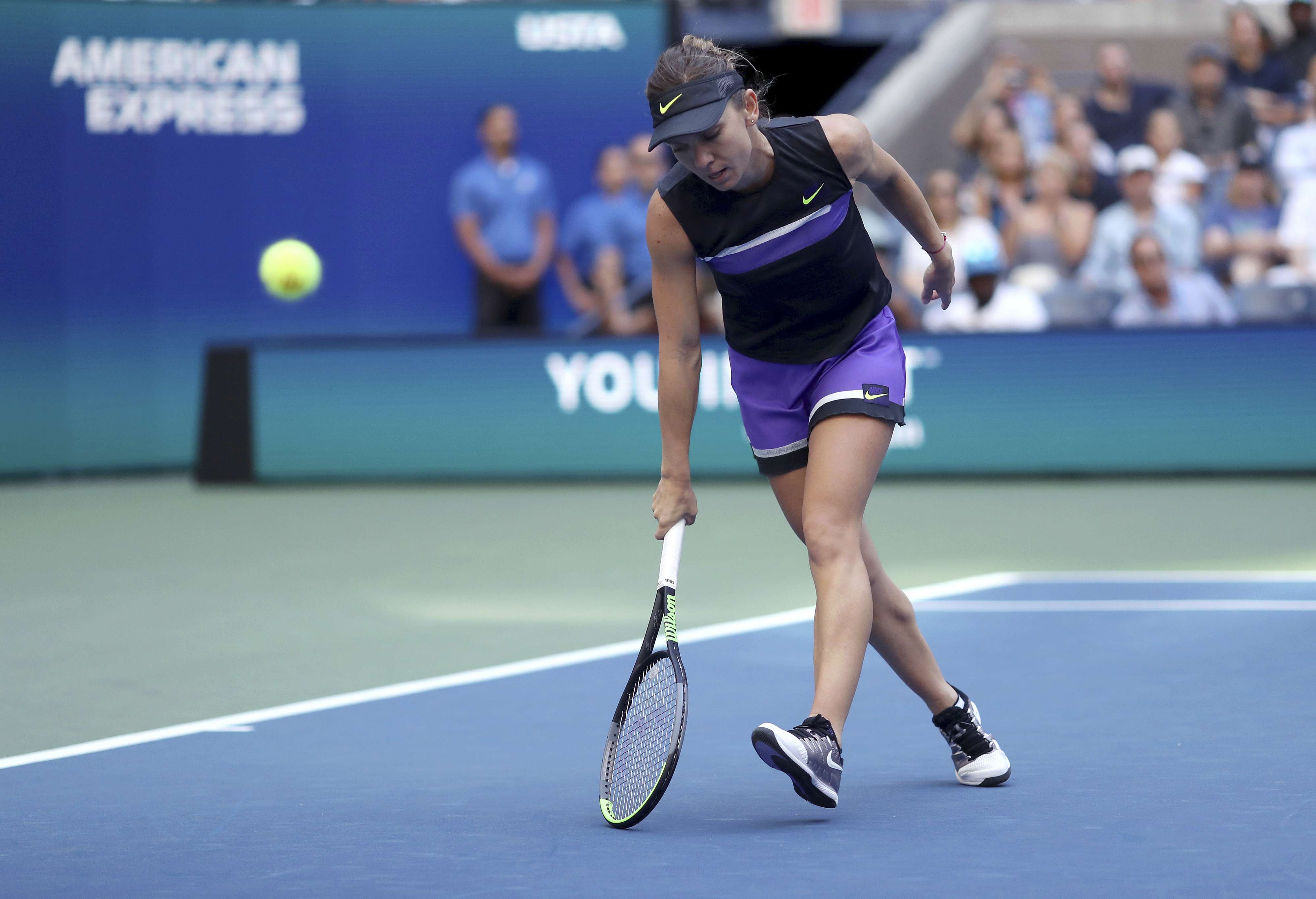 بطلة رولان غاروس السابقة تخسر متأثرة بالاصابة في أسفل ظهرها