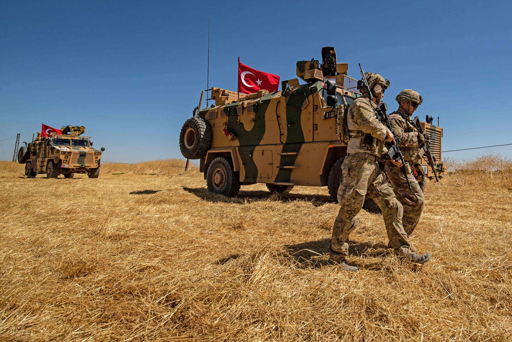 انتشار القوات التركية بالحدود السورية