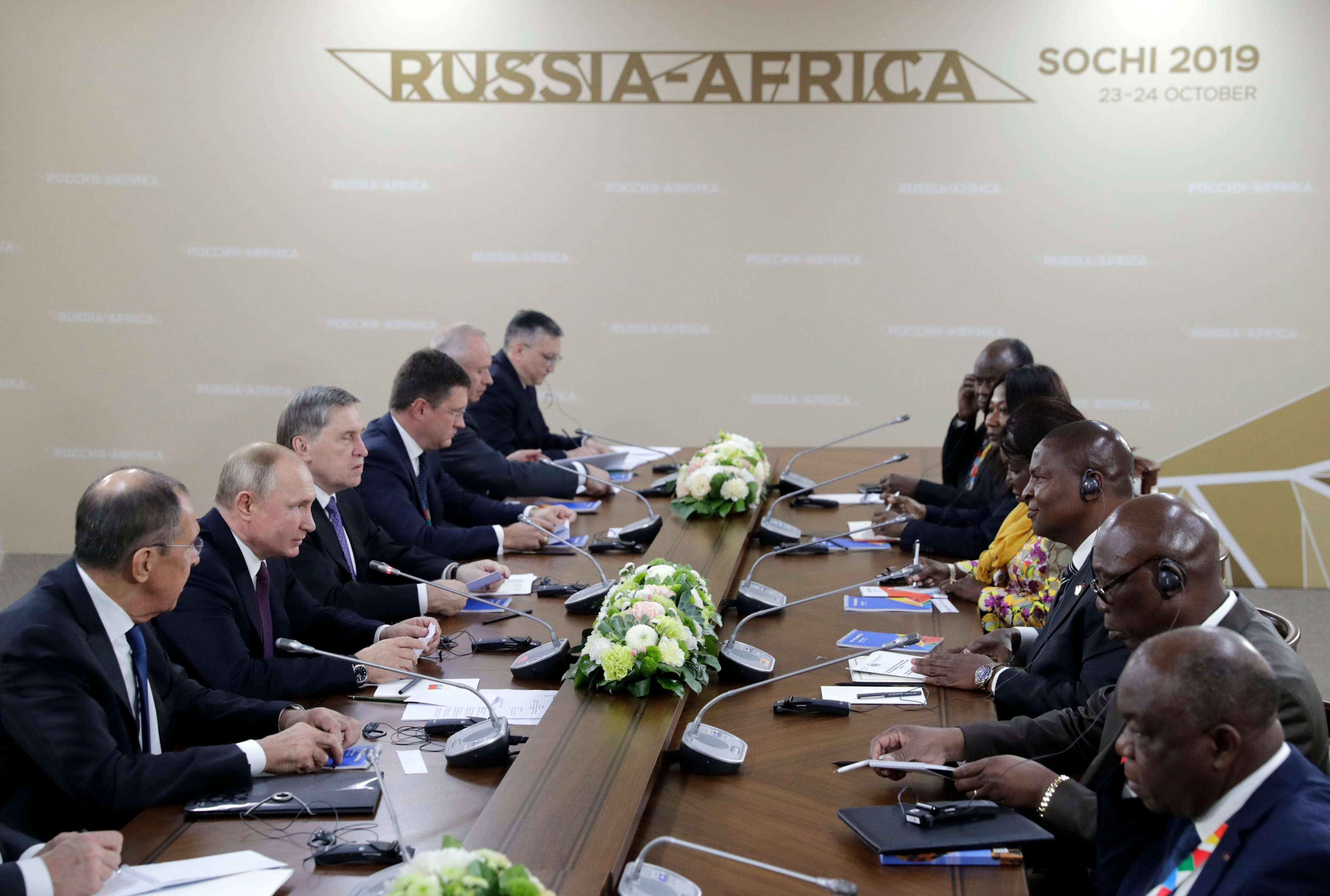 بوتين يقدم وعودا مغرية لعدد من القادة الأفارقة