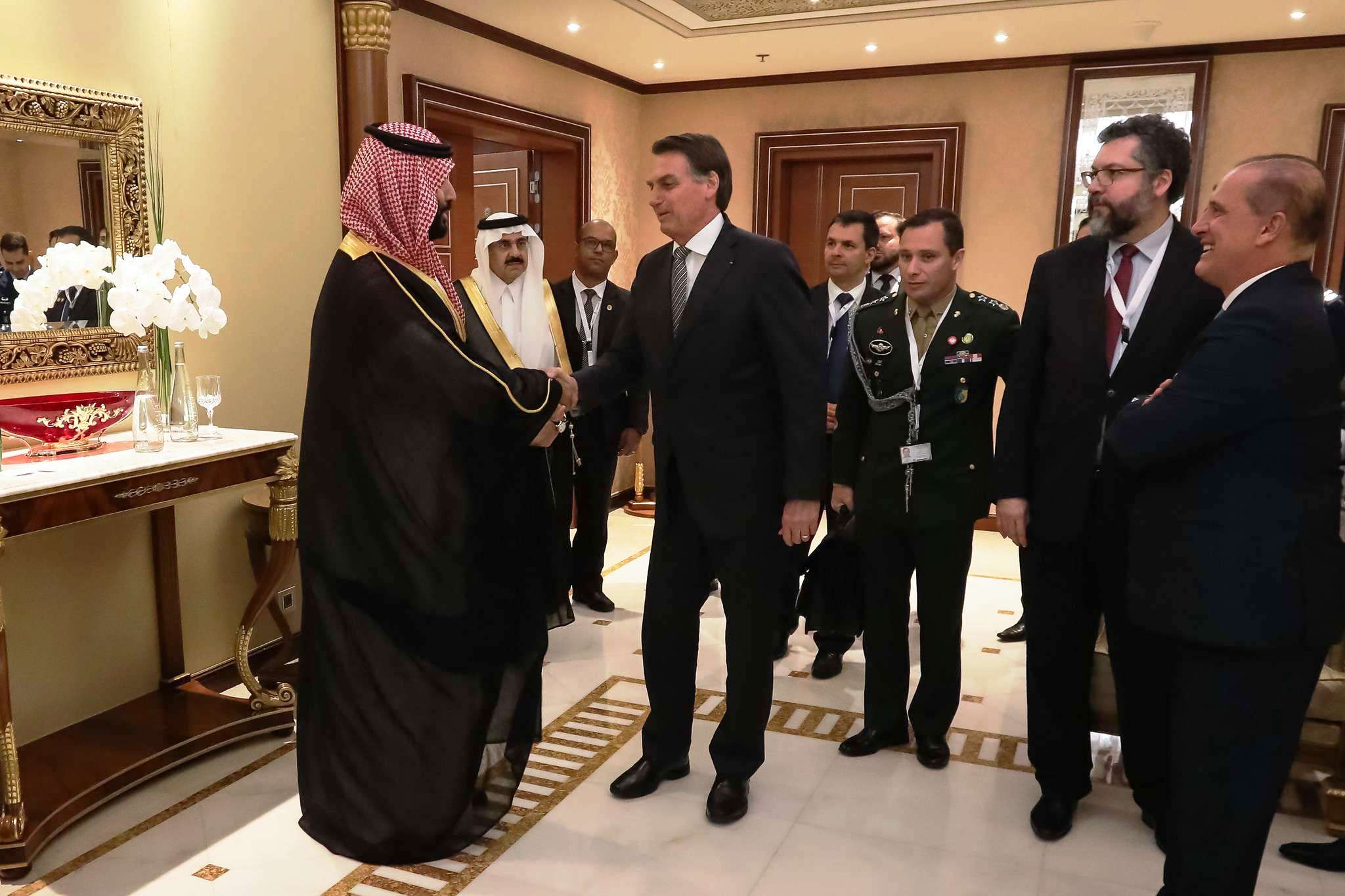 ولي العهد السعودي يستقبل الرئيس البرازيلي الذي يشارك في المنتدى الاستثماري