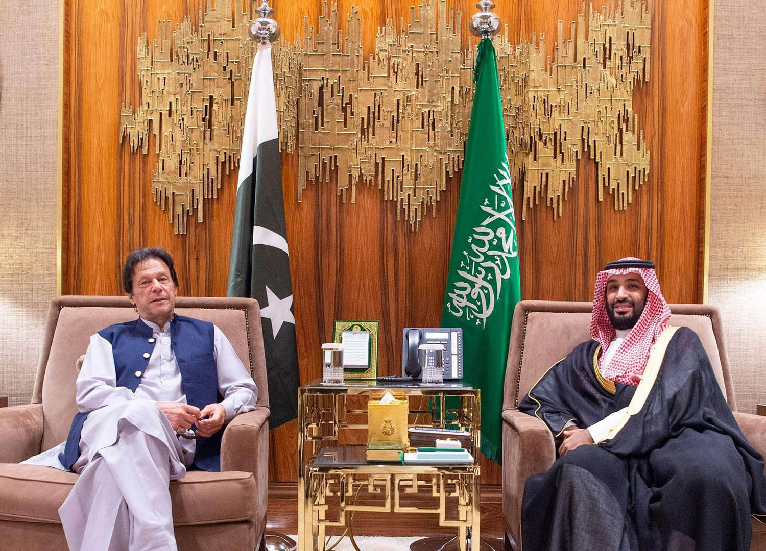 ولي العهد السعودي الأمير محمد بن سلمان يستقبل رئيس الوزراء الباكستاني عمران خان في الرياض